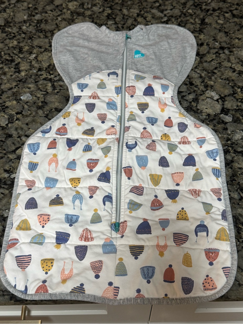 Love to dream swaddle 2.5 tog / small - Grey Trim with Multi-Color Hat Print